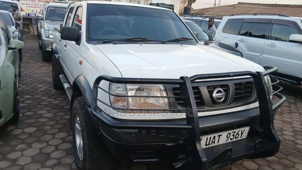 Nissan Hardbody 2005 White