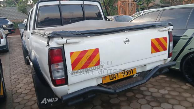 Nissan Hardbody 2005 White
