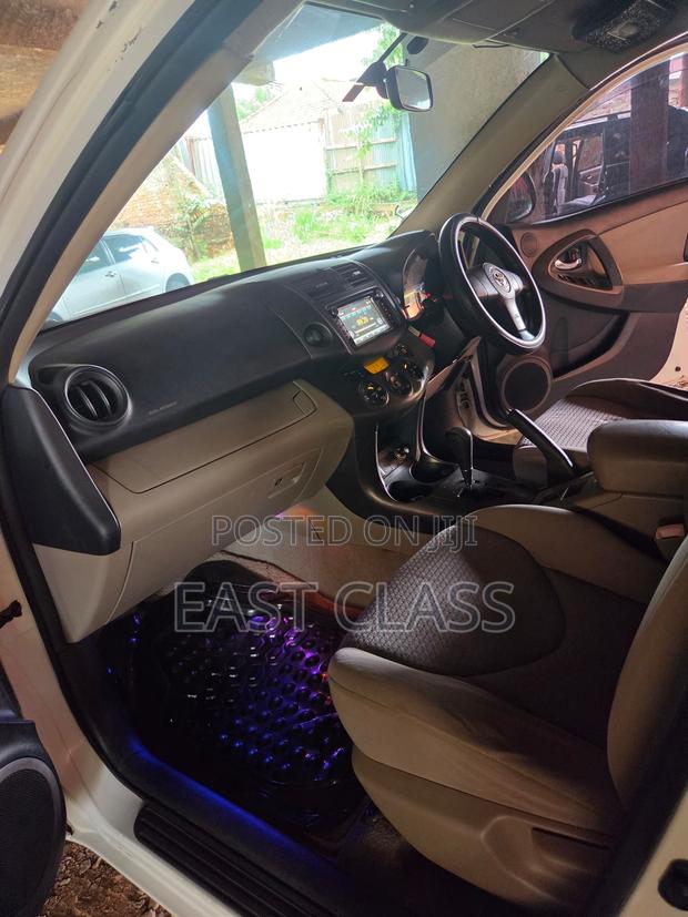 Toyota Vanguard 2008 White