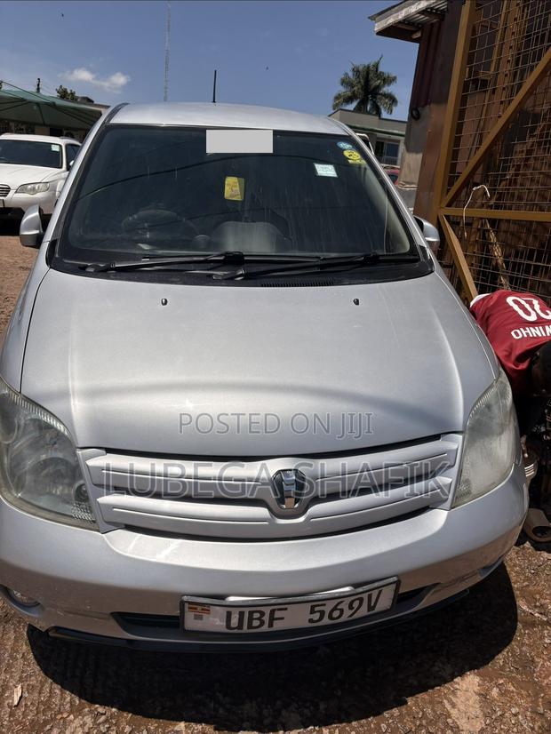 Toyota IST 2006 Silver