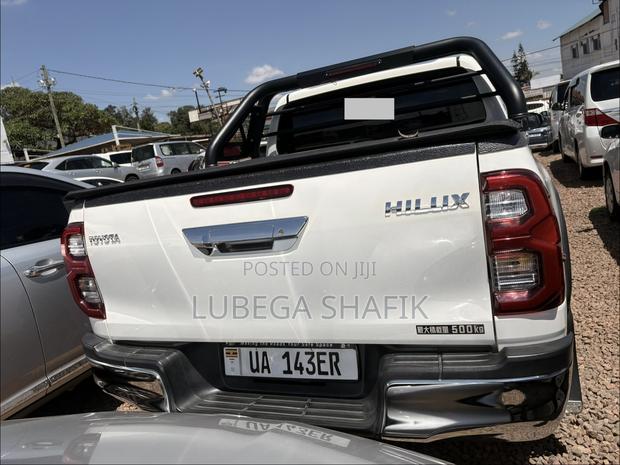 Toyota Hilux Revo Double Cab Deisel 2.4 AWD 2018 White