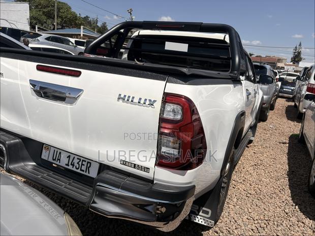 Toyota Hilux Revo Double Cab Deisel 2.4 AWD 2018 White