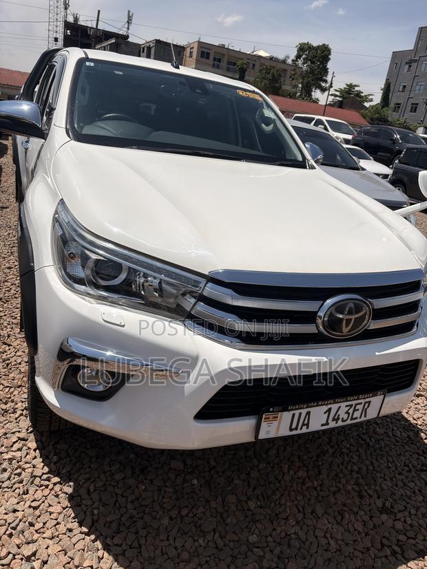Toyota Hilux Revo Double Cab Deisel 2.4 AWD 2018 White