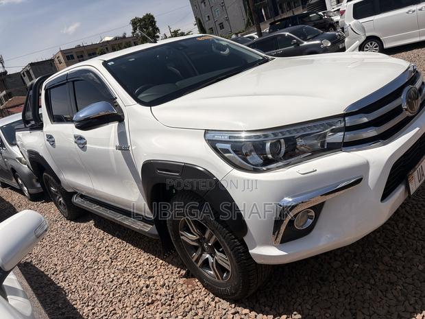 Toyota Hilux Revo Double Cab Deisel 2.4 AWD 2018 White