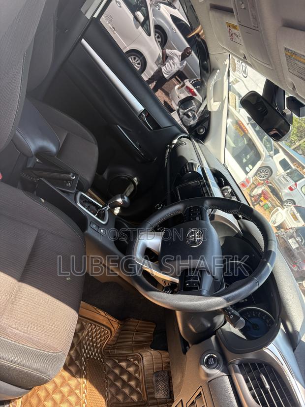 Toyota Hilux Revo Double Cab Deisel 2.4 AWD 2018 White