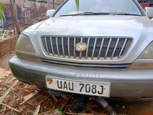 Toyota Harrier 2000 Silver