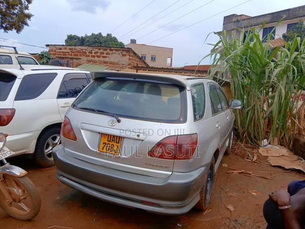 Toyota Harrier 2000 Silver