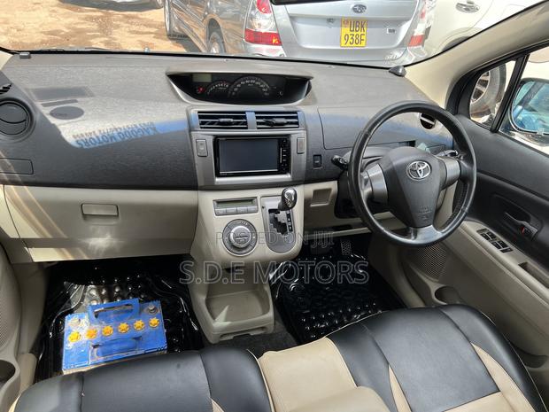 Toyota Passo Sette 1.5 FWD 2009 Black