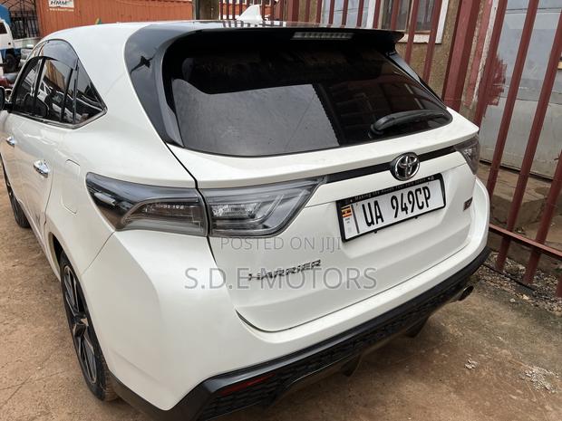 Toyota Harrier 2.0 2016 White