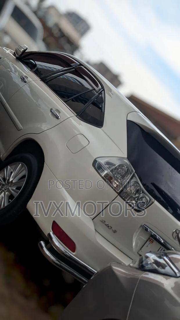 Toyota Harrier 2.4 2011 Off white