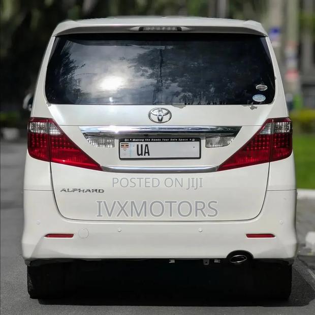 Toyota Alphard 2.4 Petrol FWD 2011 White