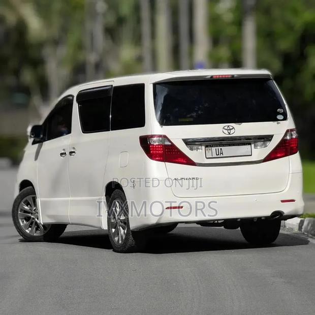 Toyota Alphard 2.4 Petrol FWD 2011 White