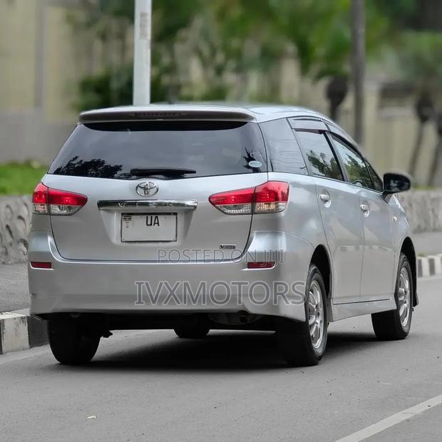 Toyota Wish 2010 Silver