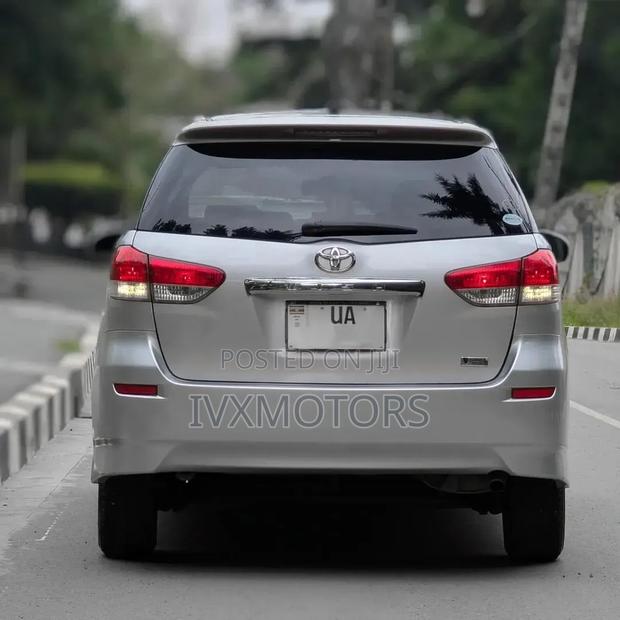 Toyota Wish 2010 Silver