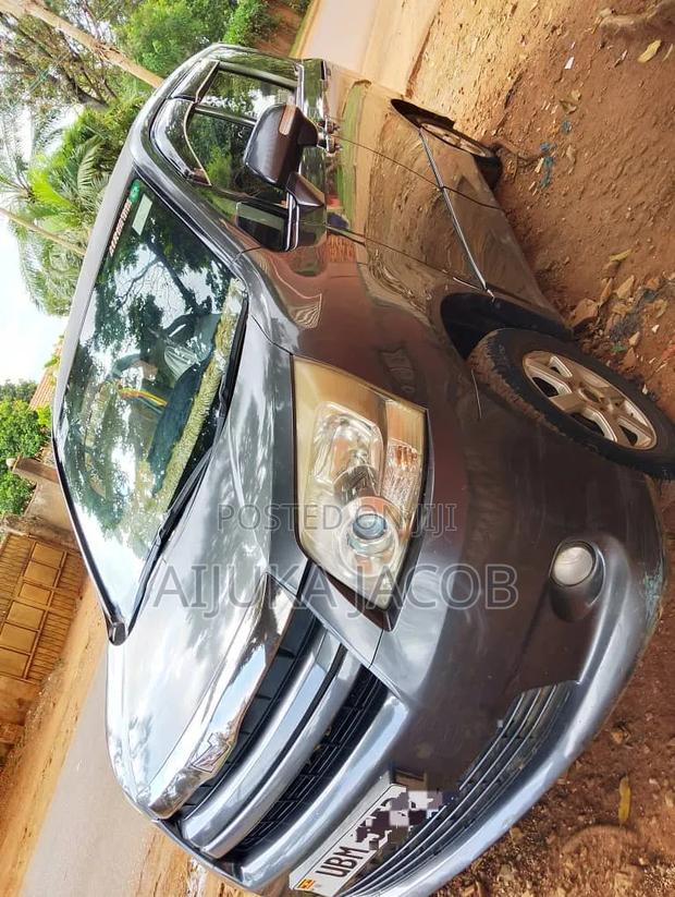 Toyota Noah 2.0 143hp AWD (7 Seater) 2009 Gray