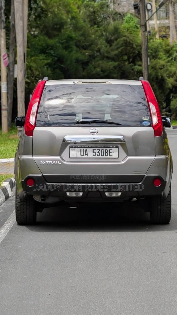 Nissan X-Trail 2011 Gray