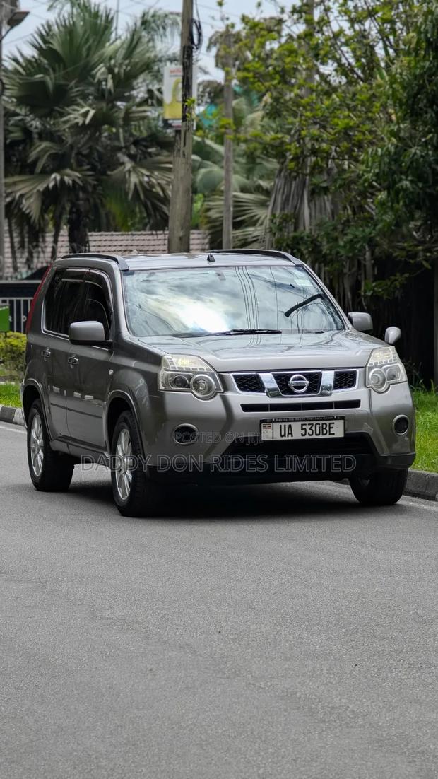 Nissan X-Trail 2011 Gray