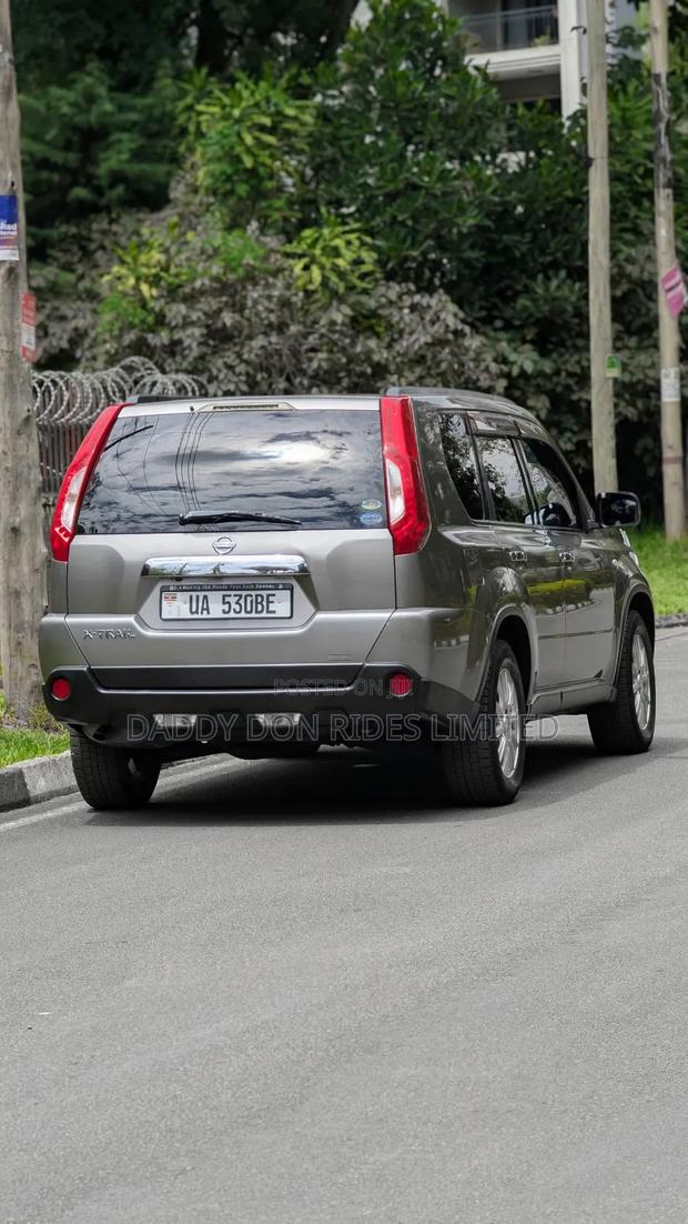 Nissan X-Trail 2011 Gray