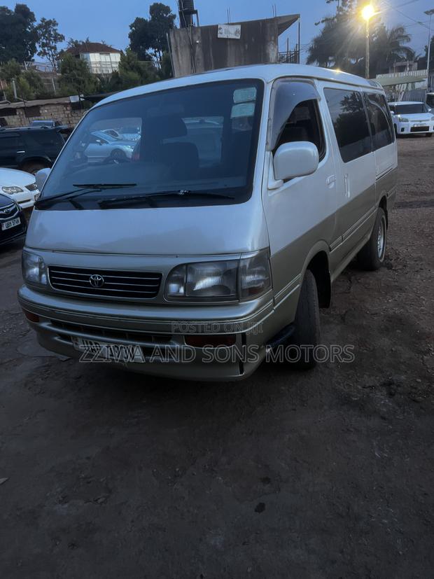 Toyota Grand HiAce Limited 3.0 Diesel Turbo RWD 8-Seater 2002 Brown