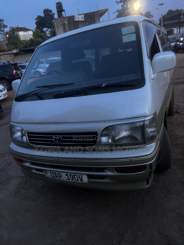 Toyota Grand HiAce Limited 3.0 Diesel Turbo RWD 8-Seater 2002 Brown