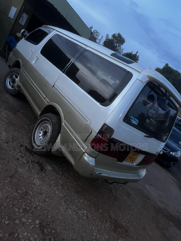 Toyota Grand HiAce Limited 3.0 Diesel Turbo RWD 8-Seater 2002 Brown