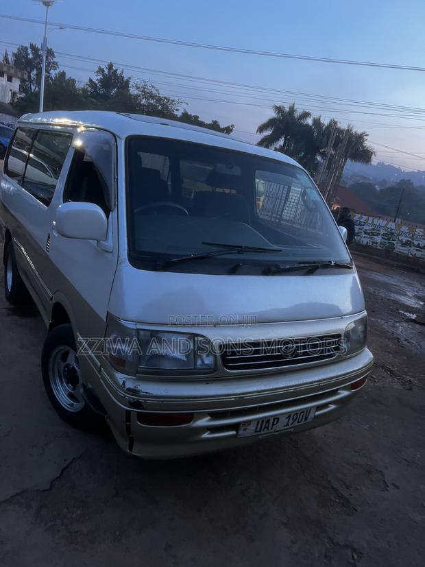 Toyota Grand HiAce Limited 3.0 Diesel Turbo RWD 8-Seater 2002 Brown