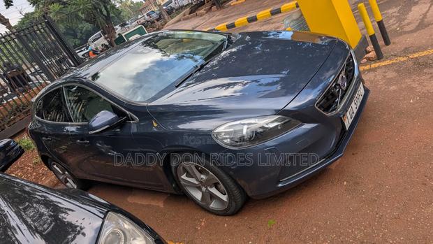 Volvo V40 2018 Blue