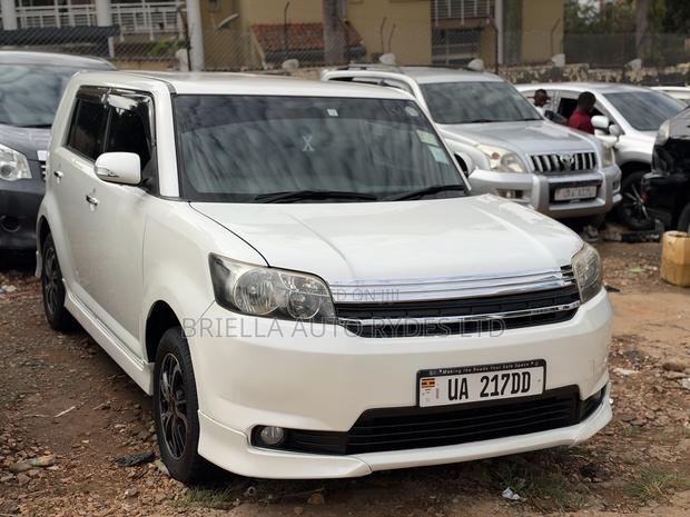 Toyota Corolla Rumion 2011 White