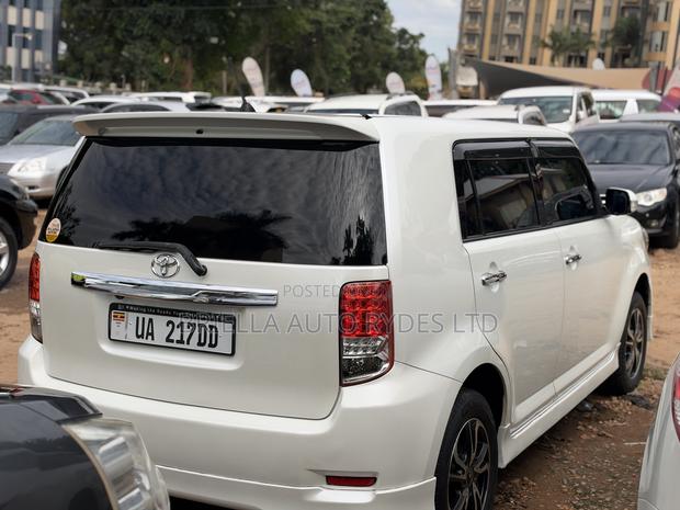Toyota Corolla Rumion 2011 White