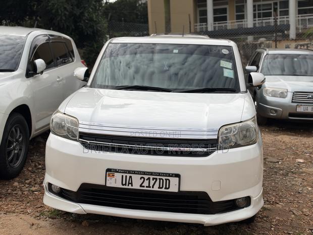 Toyota Corolla Rumion 2011 White