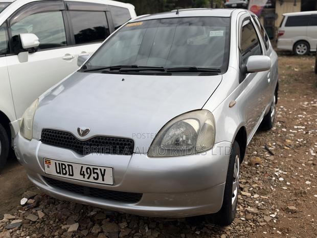 Toyota Vitz 2001 Silver