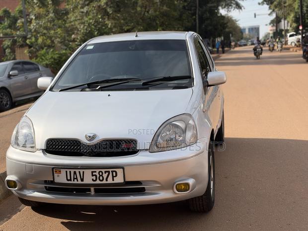 Toyota Vitz 2005 Gray