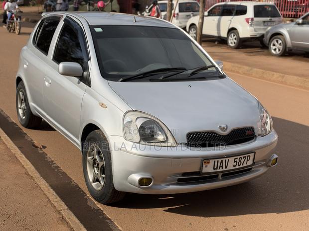 Toyota Vitz 2005 Gray