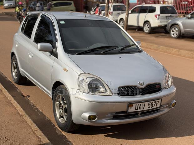 Toyota Vitz 2005 Gray
