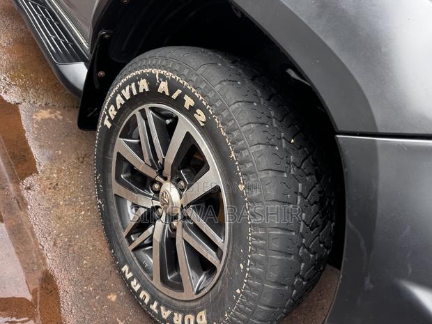 Toyota Hilux 2020 Green