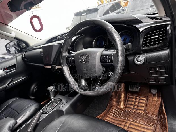 Toyota Hilux 2020 Green