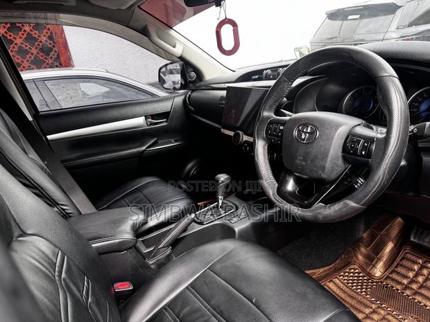 Toyota Hilux 2020 Green