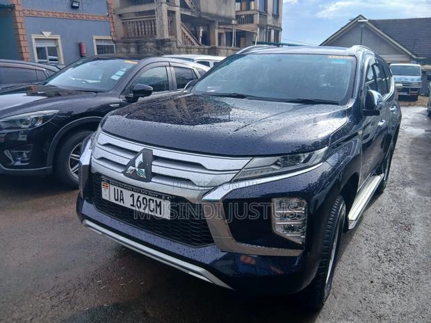 Mitsubishi Pajero Sport 2018 Blue