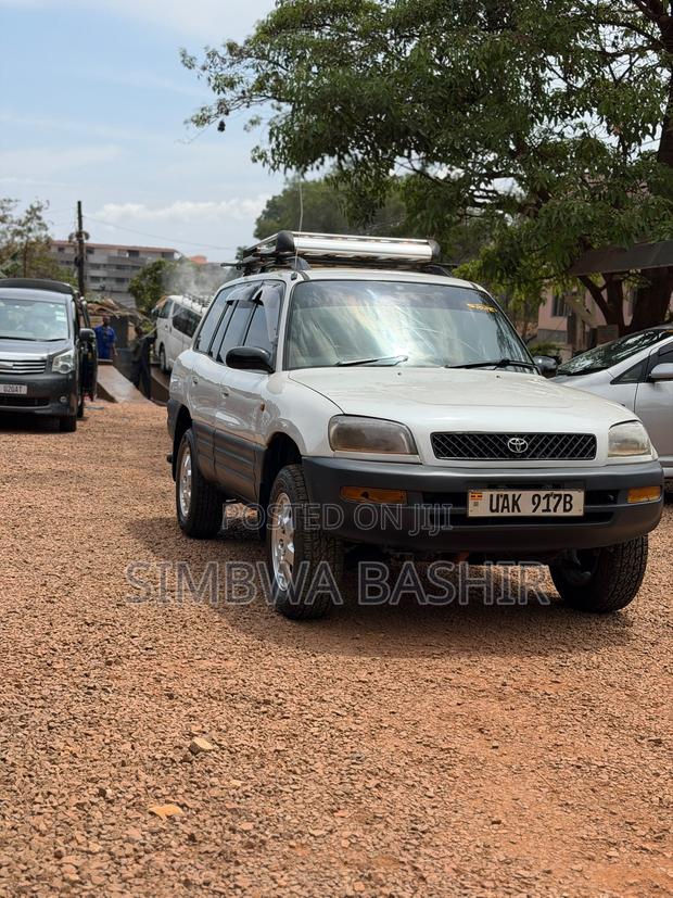 Toyota RAV4 1999 White