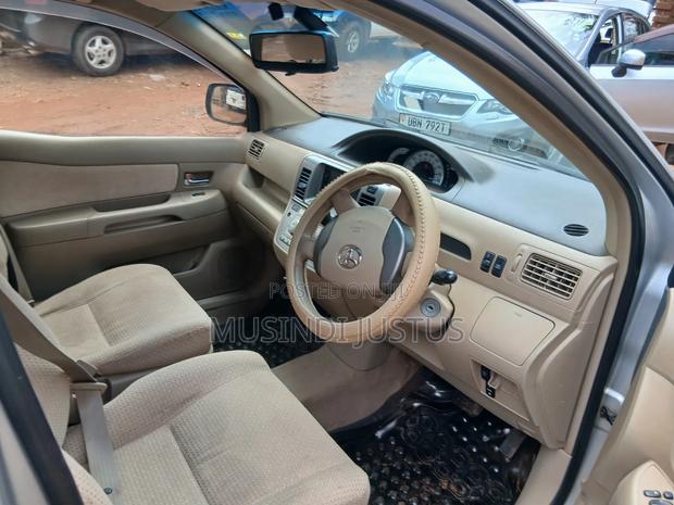 Toyota Raum 2006 Silver