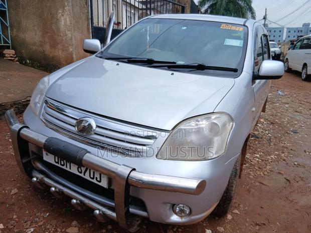 Toyota Raum 2006 Silver