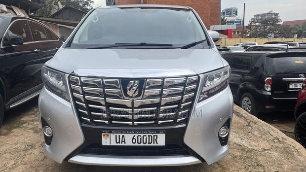 Toyota Alphard 2017 Silver