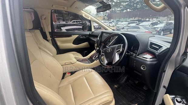 Toyota Alphard 2017 Silver