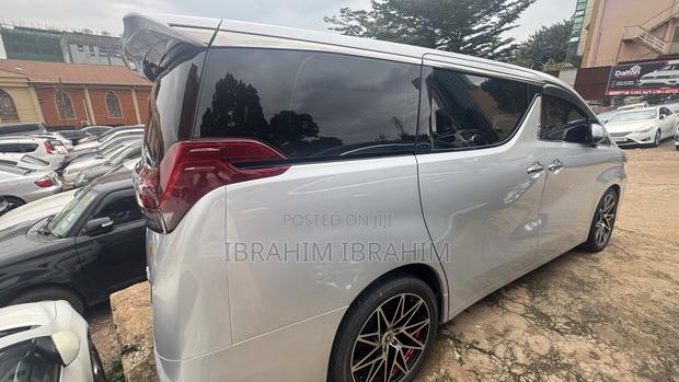 Toyota Alphard 2017 Silver
