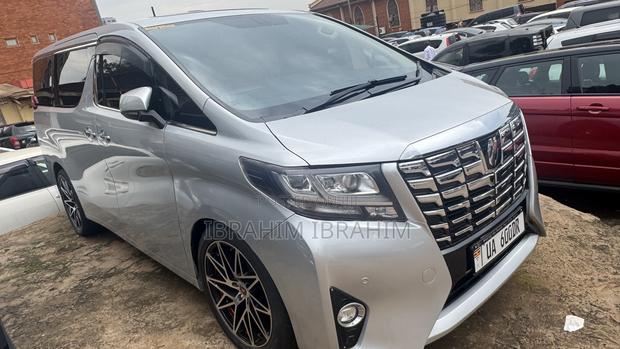 Toyota Alphard 2017 Silver