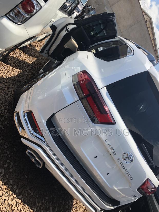 Toyota Land Cruiser LC300 2023 White