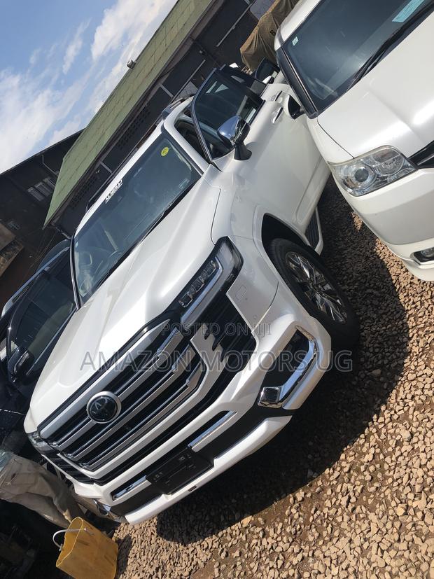 Toyota Land Cruiser LC300 2023 White