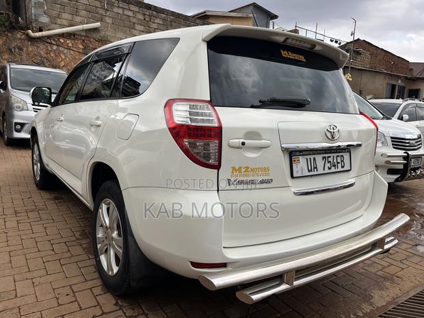 Toyota Vanguard 2009 White