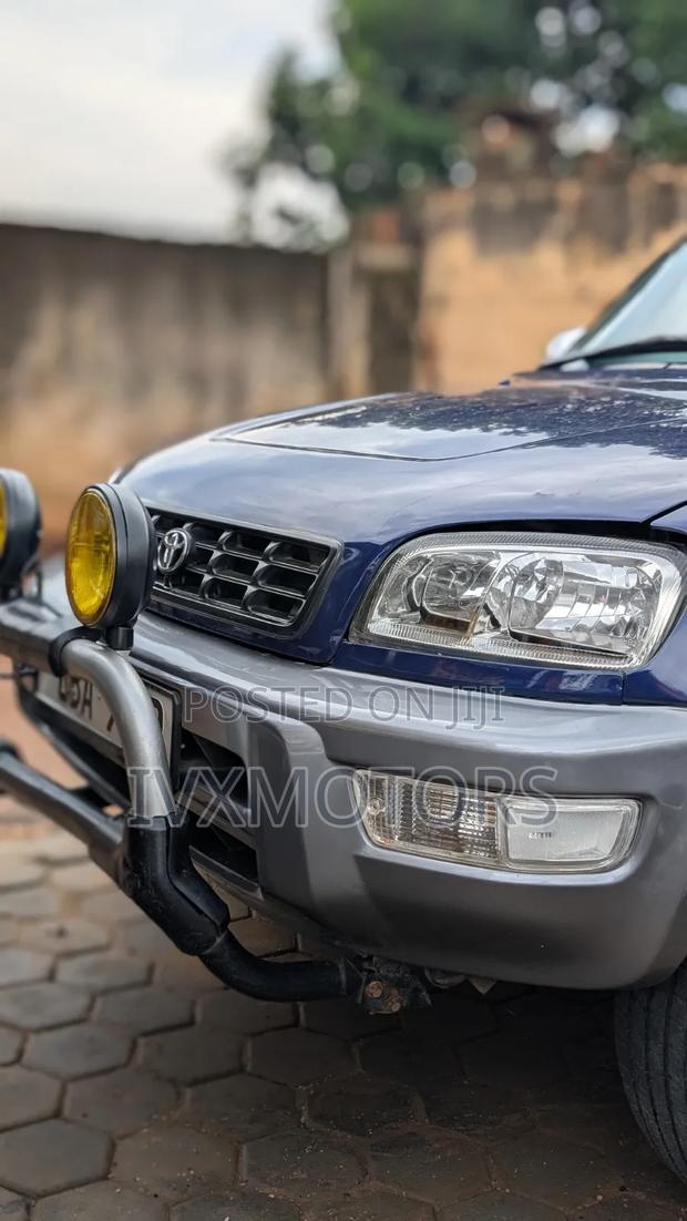 Toyota RAV4 Base 4x4 1999 Blue