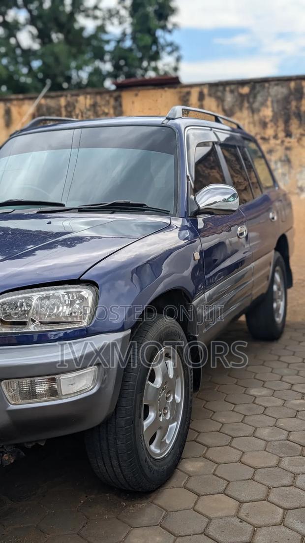 Toyota RAV4 Base 4x4 1999 Blue